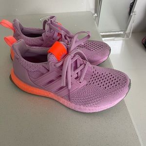 Ultra boost 5.0 DNA shoes